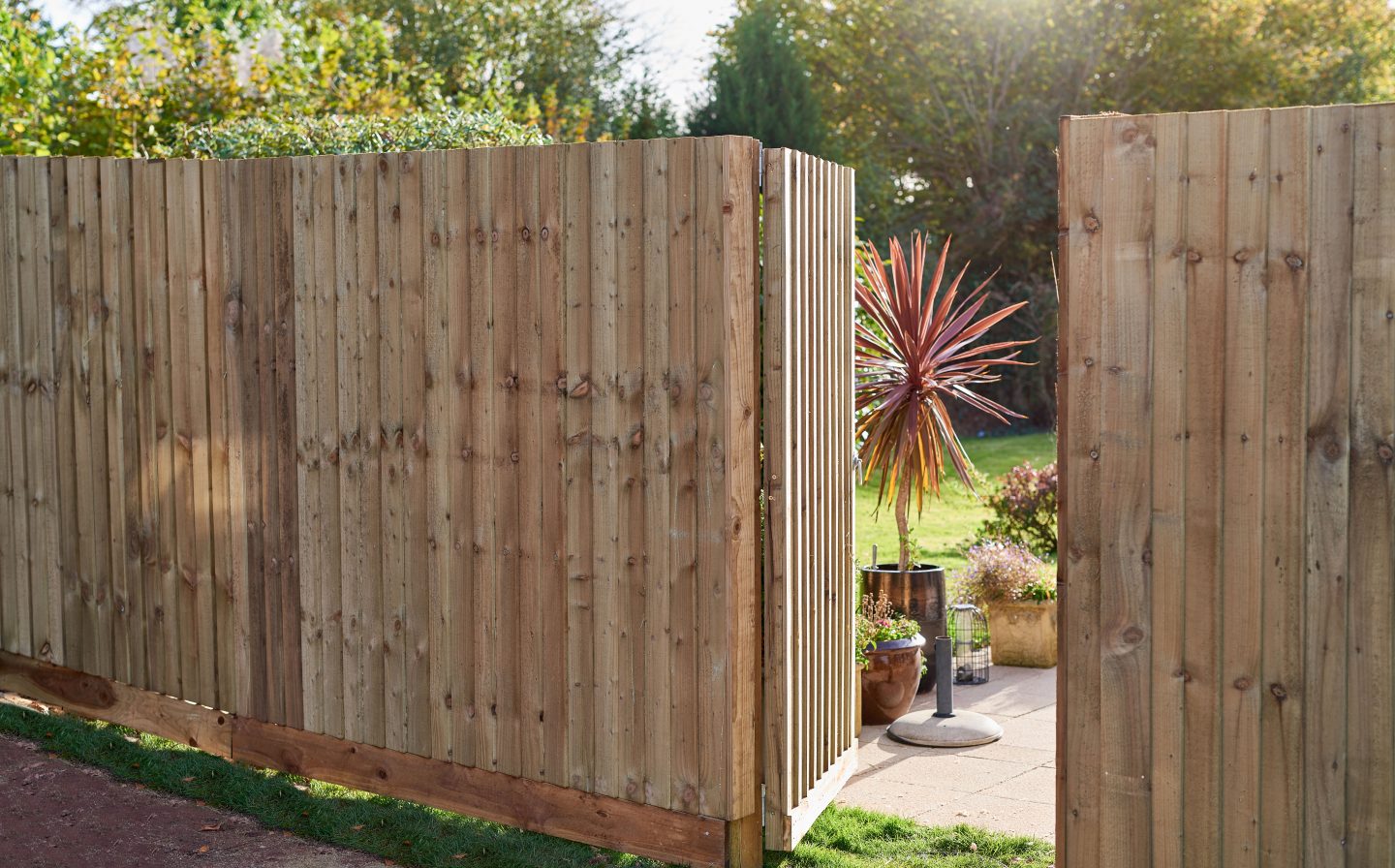 Featheredge Board Fencing and Fencing Timber